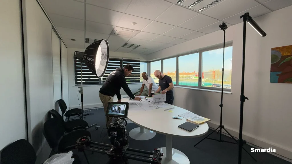 L'agence smardia lors d'un tournage pour montrer l'importance de la coordination en interne.